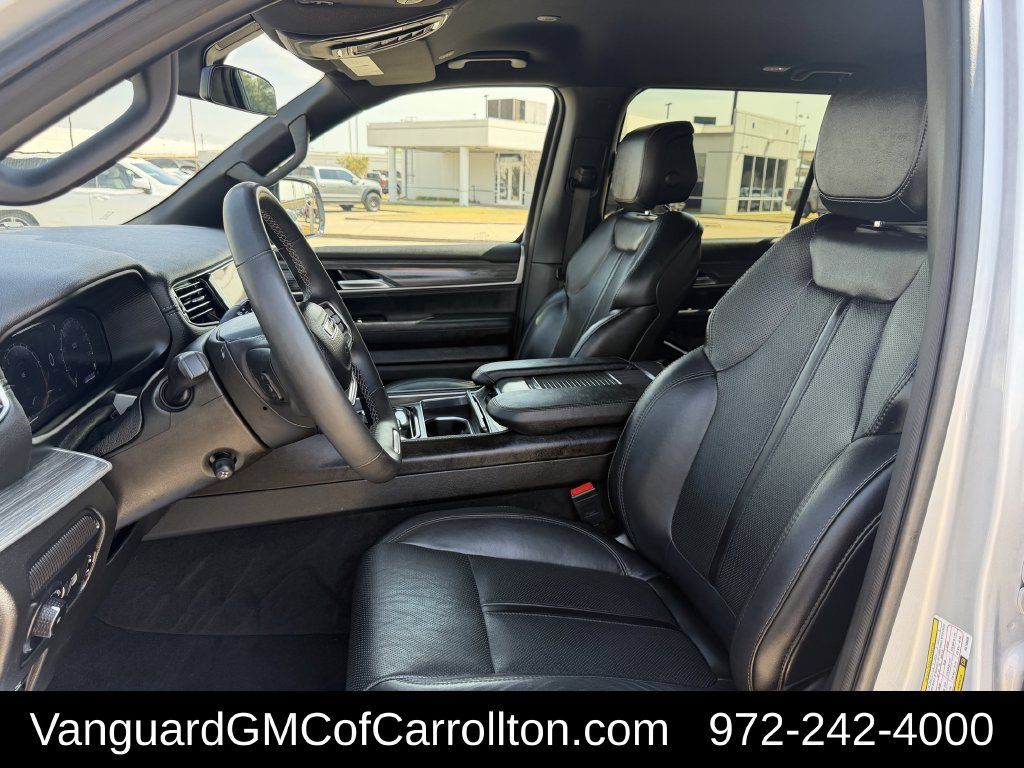 Used 2024 Jeep Wagoneer Series III AWD/4WD image 25