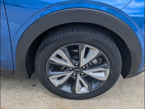 Used 2022 Chevrolet Bolt EUV LT w/ Convenience Package FWD image 16