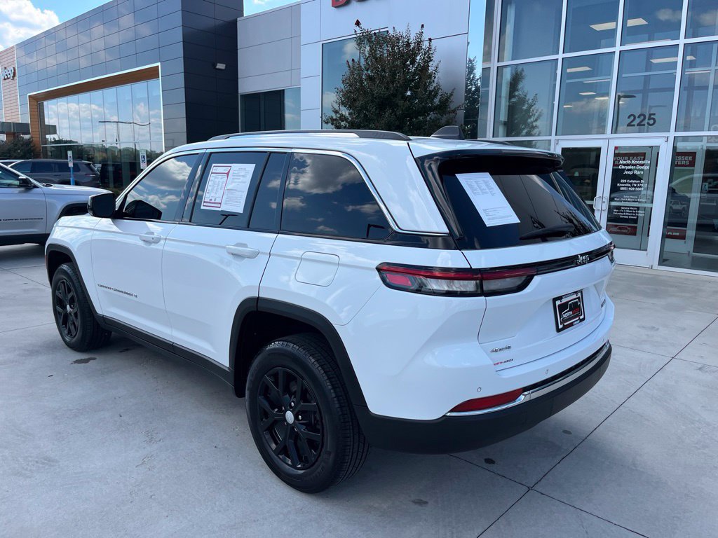 Used 2023 Jeep Grand Cherokee Limited AWD/4WD image 19