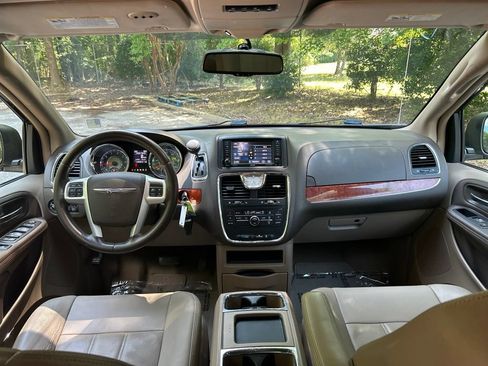 Used 2015 Chrysler Town & Country Touring FWD image 25