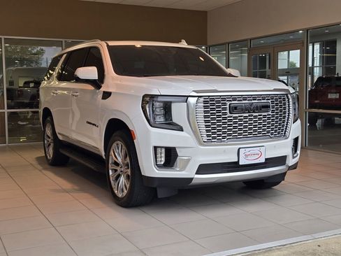 Used 2024 GMC Yukon Denali w/ LPO, Floor Liner Package image 3