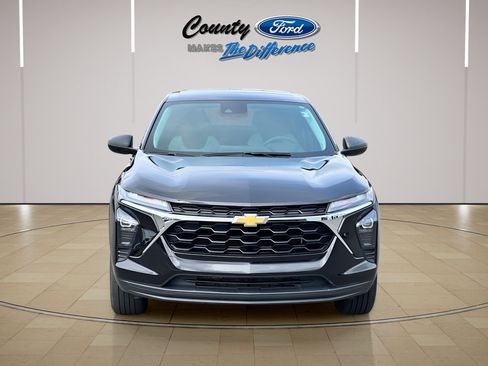 Used 2024 Chevrolet Trax LS FWD image 11