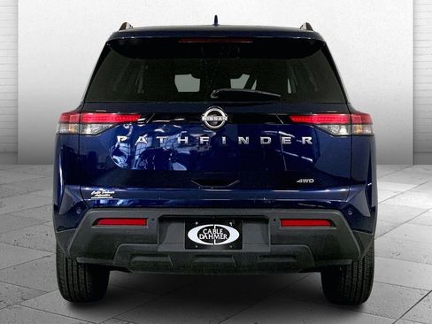 Used 2025 Nissan Pathfinder SV image 3