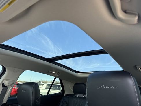 Used 2023 Buick Envision Avenir image 27