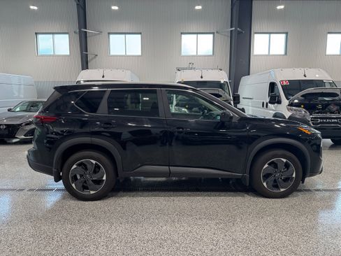 Used 2024 Nissan Rogue SV w/ SV Premium Package AWD/4WD image 5