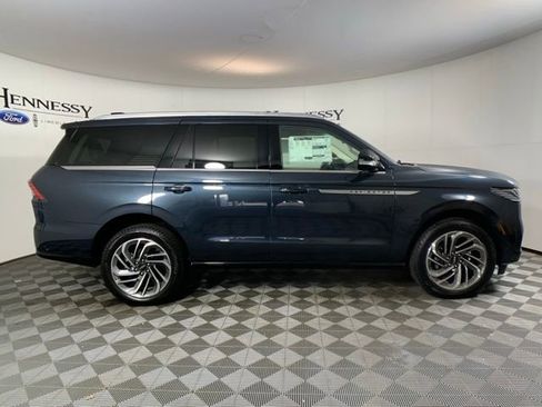 New 2025 Lincoln Navigator Reserve image 9