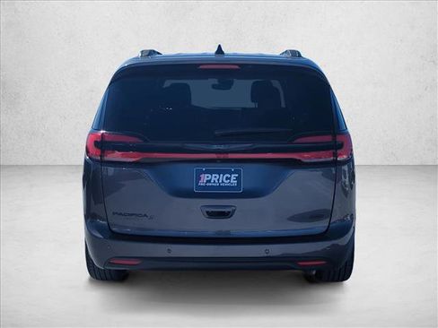 Used 2023 Chrysler Pacifica Touring-L w/ S Appearance Package image 6