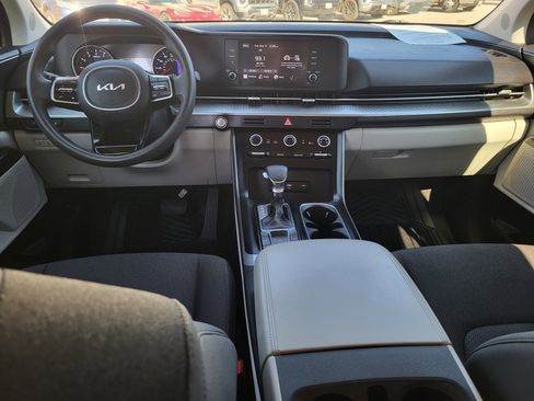 Used 2022 Kia Carnival LX image 15