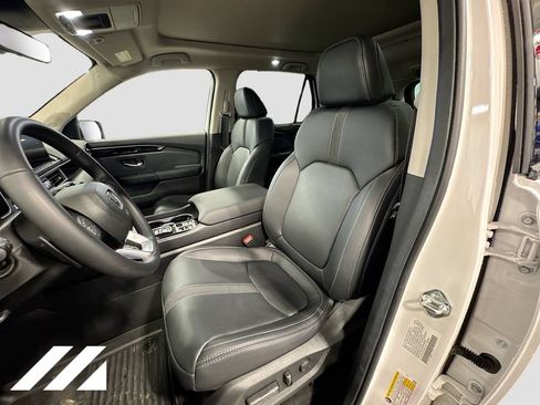 Used 2025 Honda Pilot Touring image 23