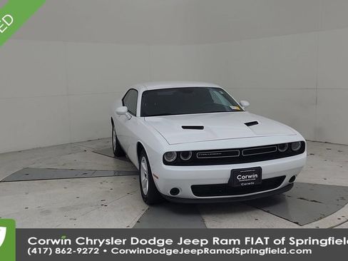 Used 2016 Dodge Challenger SXT image 4
