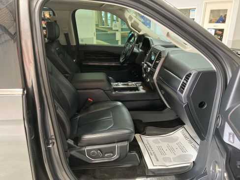 Used 2018 Ford Expedition Max Platinum AWD/4WD image 4