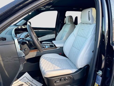 New 2026 Cadillac Escalade Platinum Sport w/ LPO, ONYX Package image 15