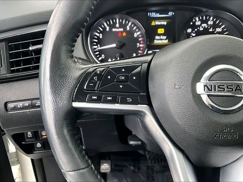 Used 2017 Nissan Rogue SV w/ SV Premium Package image 26