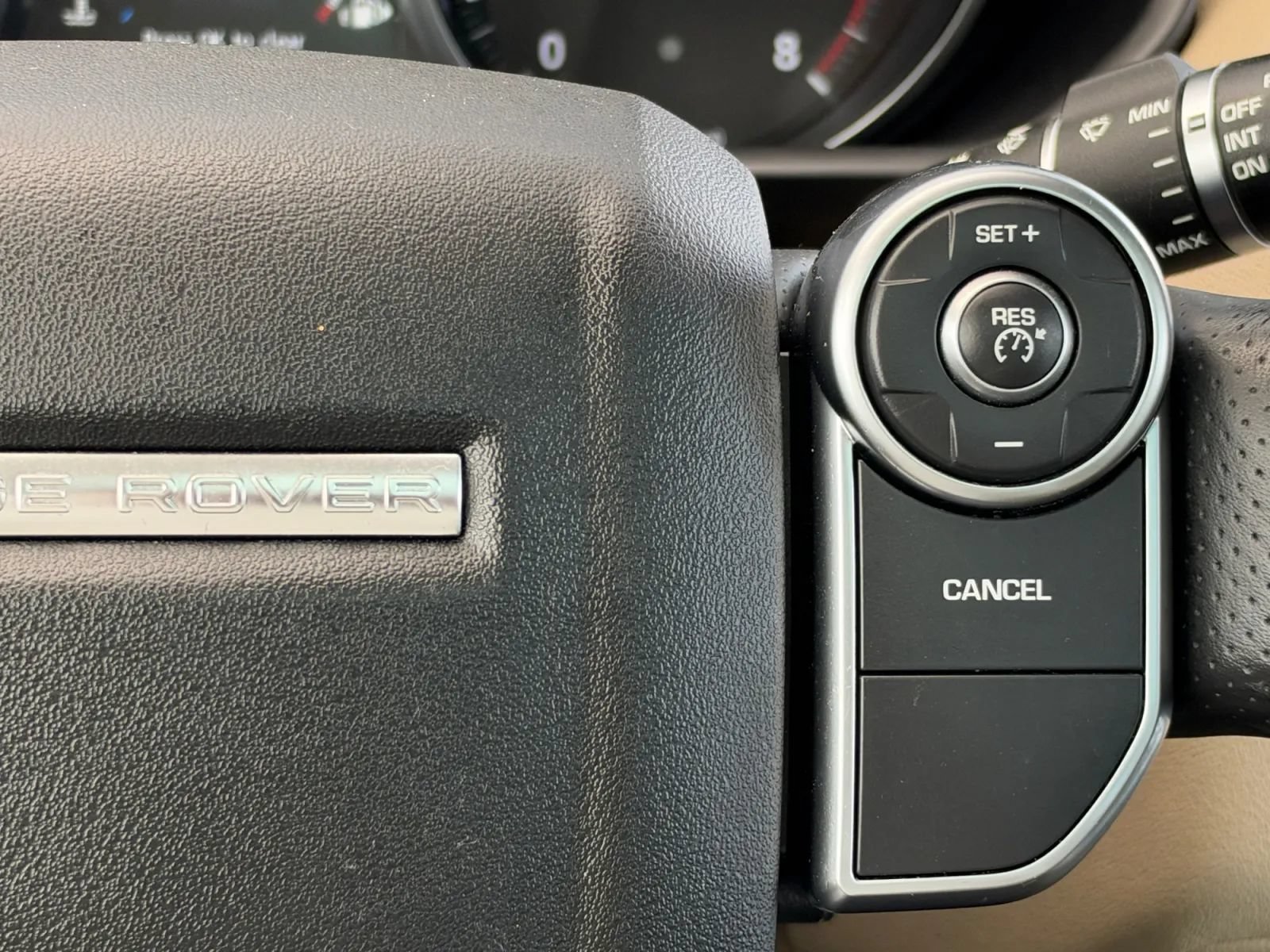 Used 2017 Land Rover Range Rover Sport SE AWD/4WD image 29