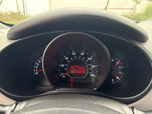 Used 2016 Kia Soul + image 17