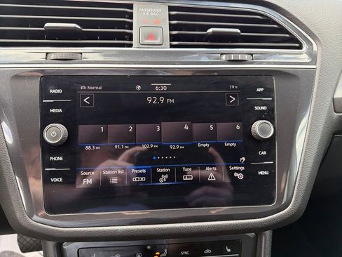 Used 2023 Volkswagen Tiguan SE image 19