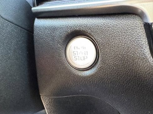 Certified 2025 Kia Sorento LX image 21
