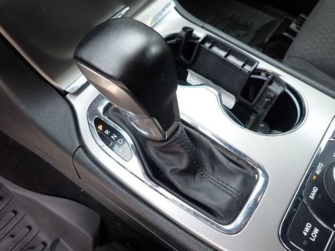 Used 2021 Jeep Grand Cherokee Laredo AWD/4WD image 24
