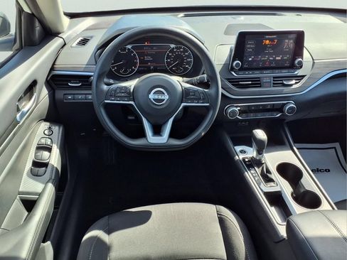 Used 2025 Nissan Altima 2.5 SV FWD image 9