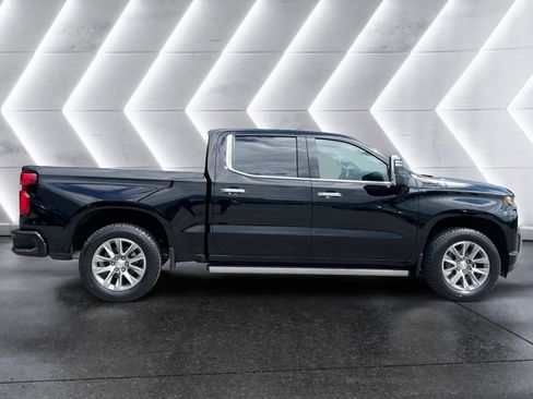Used 2022 Chevrolet Silverado 1500 High Country w/ Technology Package AWD/4WD image 24