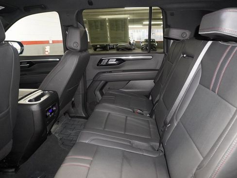 Used 2025 Chevrolet Suburban RST image 11