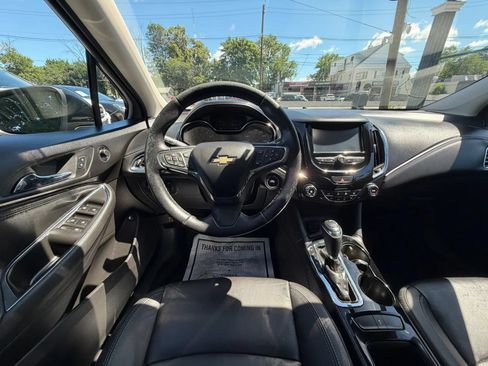 Used 2017 Chevrolet Cruze Premier FWD image 18