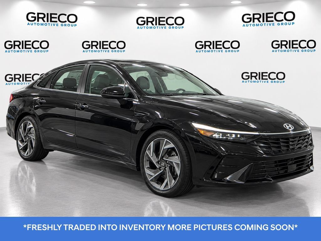 Used 2025 Hyundai Elantra Limited FWD image 1