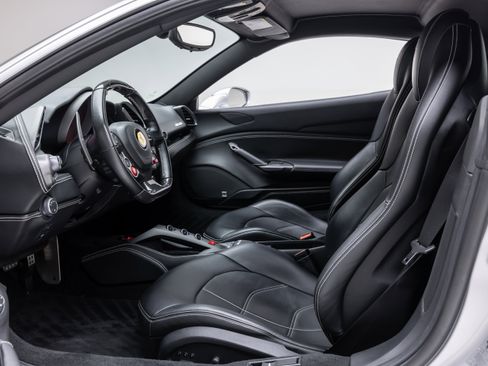 Certified 2018 Ferrari 488 GTB RWD image 32