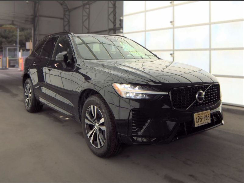Used 2024 Volvo XC60 B5 Core AWD/4WD image 1