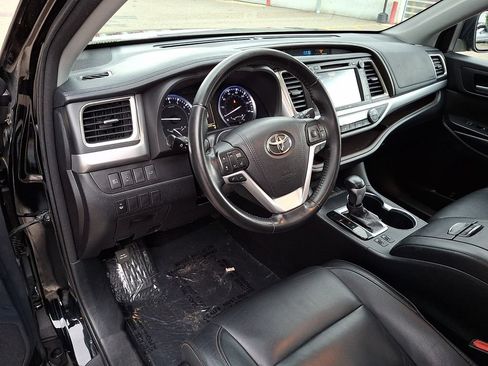 Used 2018 Toyota Highlander XLE AWD/4WD image 26