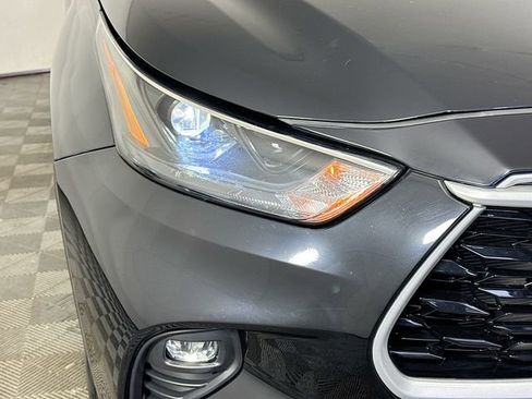 Used 2023 Toyota Highlander XLE AWD/4WD image 3