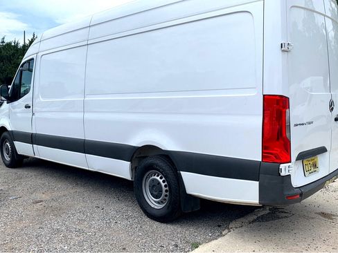 Used 2021 Mercedes-Benz Sprinter 2500 image 27