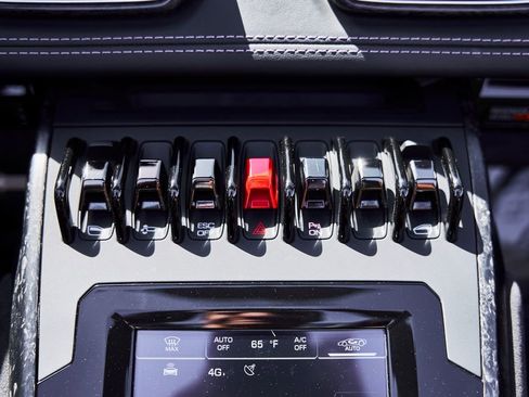 Used 2024 Lamborghini Huracan EVO image 69