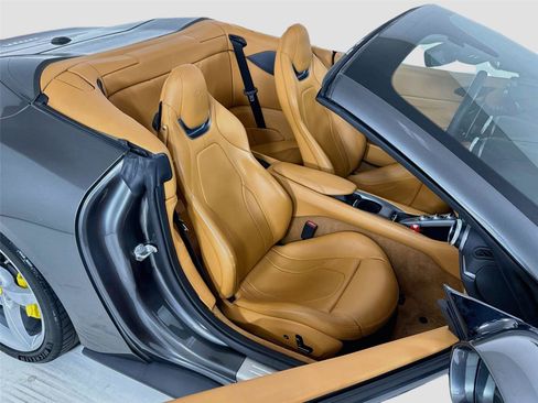 Used 2019 Ferrari Portofino RWD image 26