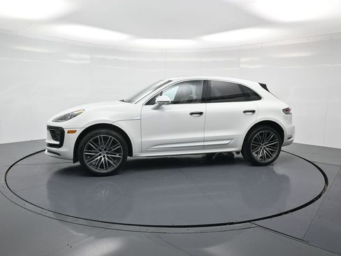 Certified 2026 Porsche Macan AWD/4WD image 2
