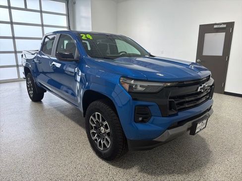 Used 2024 Chevrolet Colorado Z71 w/ Z71 Convenience Package 2 AWD/4WD image 2