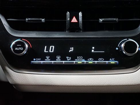 Used 2022 Toyota Corolla LE image 19