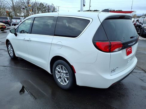 New 2026 Chrysler Voyager LX image 4