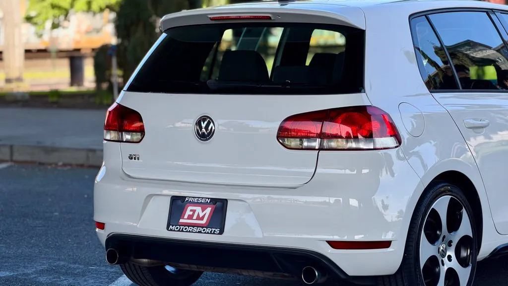 Used 2011 Volkswagen GTI 4-Door FWD image 16