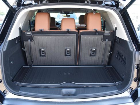 New 2026 Nissan Pathfinder Platinum FWD image 62