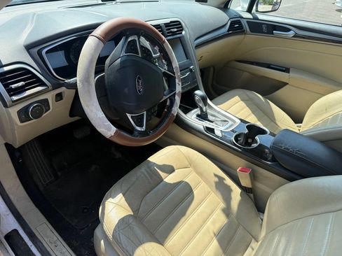 Used 2014 Ford Fusion SE w/ Equipment Group 202A FWD image 8