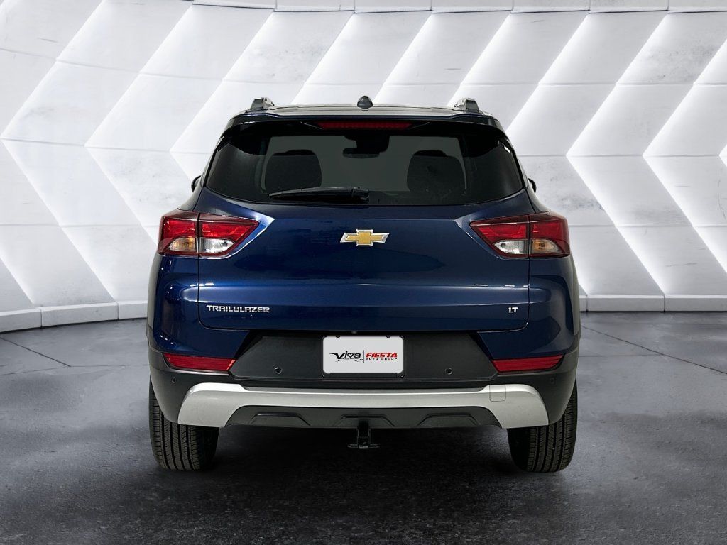Used 2022 Chevrolet TrailBlazer LT w/ Driver Confidence Package FWD image 5