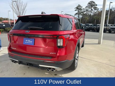 Used 2025 Ford Explorer Platinum w/ Ultimate Package image 8