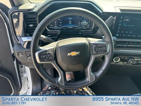 Used 2023 Chevrolet Silverado 1500 LT AWD/4WD image 19