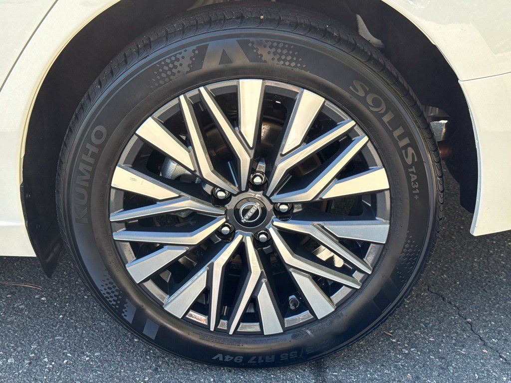 Used 2025 Nissan Altima 2.5 SV AWD/4WD image 12