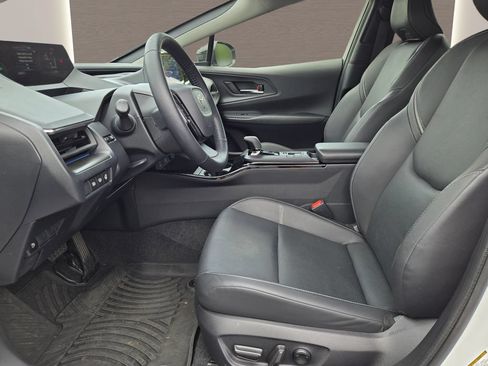 Used 2025 Toyota Prius FWD image 23