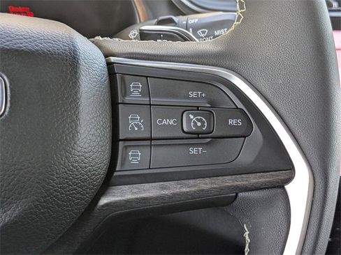 Certified 2025 Jeep Grand Cherokee Limited w/ Trailer Tow Package image 25