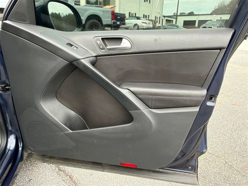 Used 2016 Volkswagen Tiguan SE image 14