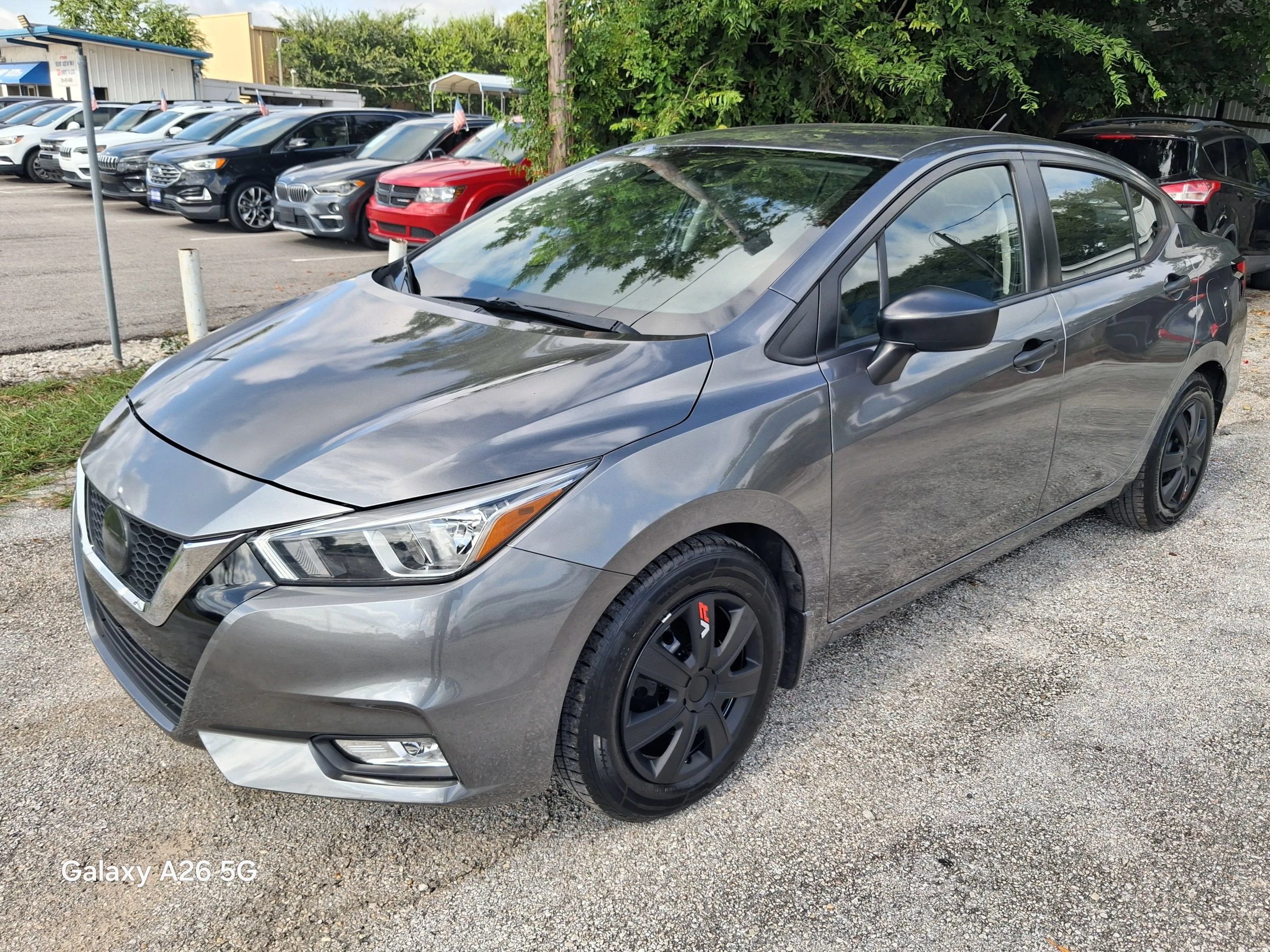 Used 2020 Nissan Versa S FWD image 1