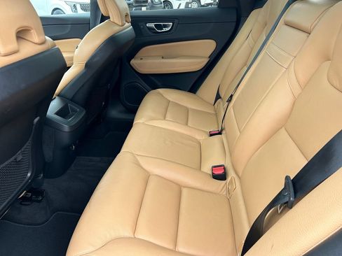 Used 2020 Volvo XC60 T5 Momentum AWD/4WD image 16